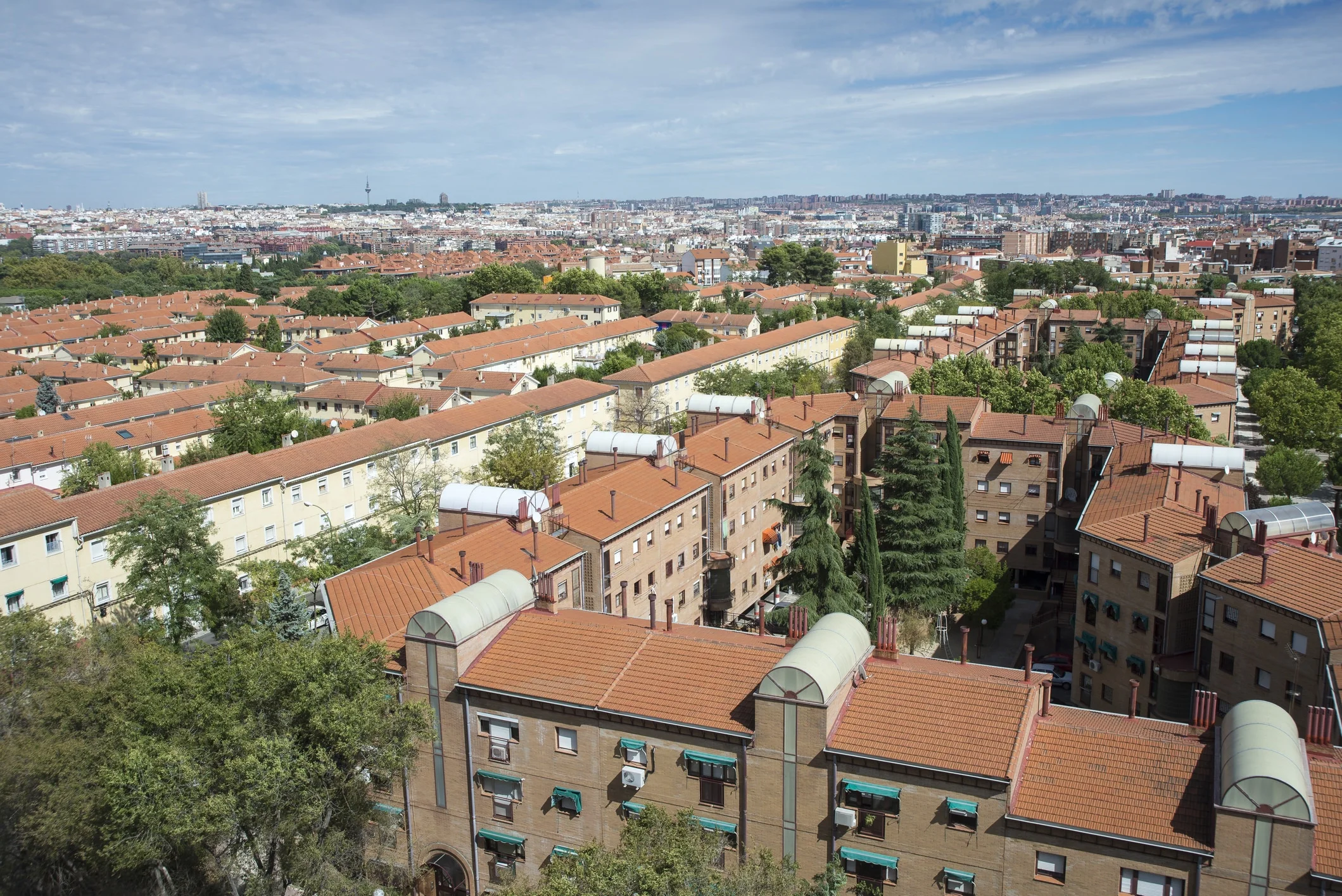 Vecinos que se quejan de la especulación... mientras entregan sus viviendas a franquicias.